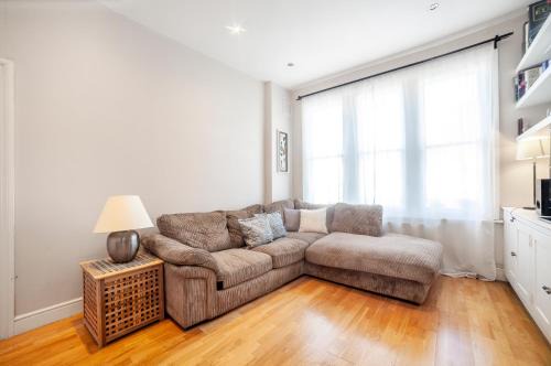 New Listing! Calming 2BR near park, Herne Hill