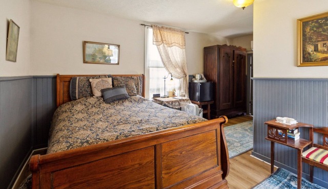 NEW LISTING! Carroll Cottage by Main Street Bed & Breakfast
