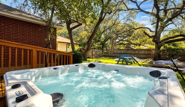 New Listing! Castle Hills Escape – Hot Tub Game Room Sleeps 14 Guests