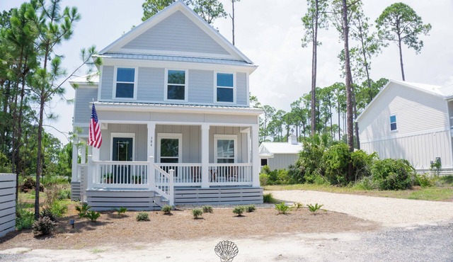 NEW LISTING! Charming 3-bedroom house with Pool/Beach Access in St. Teresa
