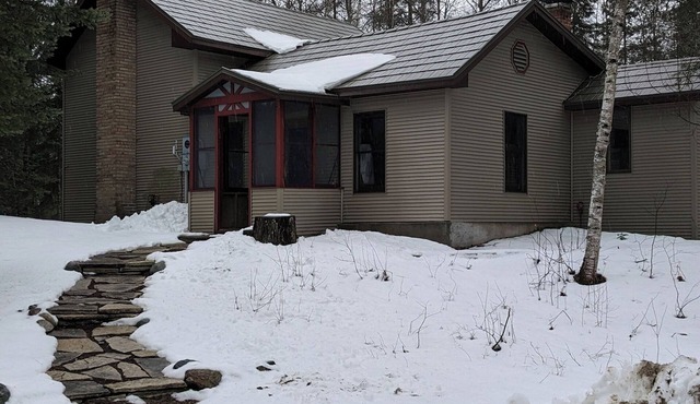 New Listing, Charming 2-bedroom cottage in Seney, White Birch Cottage