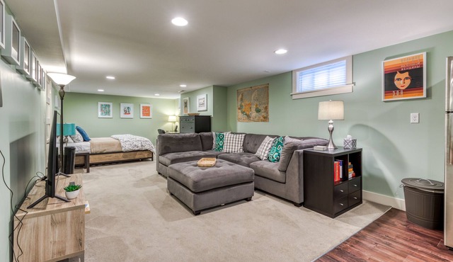 New listing! Charming, dog-friendly studio w/ free WiFi in a great neighborhood