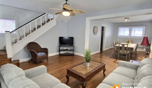 New listing “City Splendor” -Cheerful 4BDR 2BA York City home