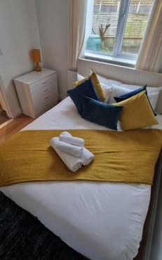 NEW LISTING! - Cosy cottage perfect for a family of 4 with Free Parking