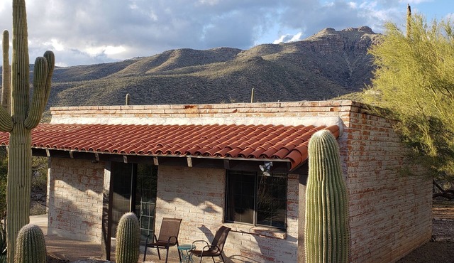 New listing! Cozy casita with breathtaking views of Mt Lemmon