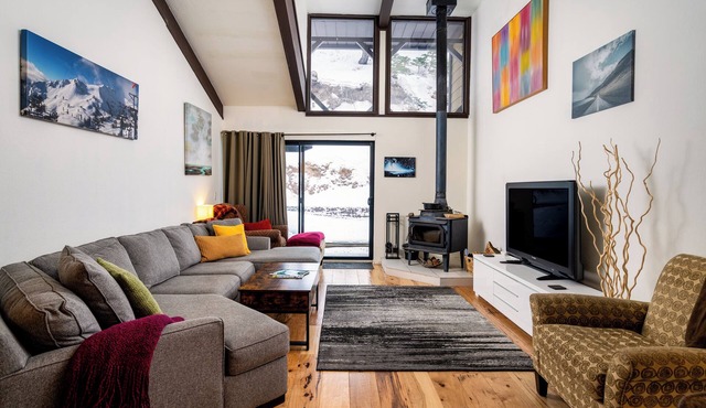 New Listing! Cozy Family retreat a Snowball's Throw from Alpine Meadows, by Tahoe Time VR