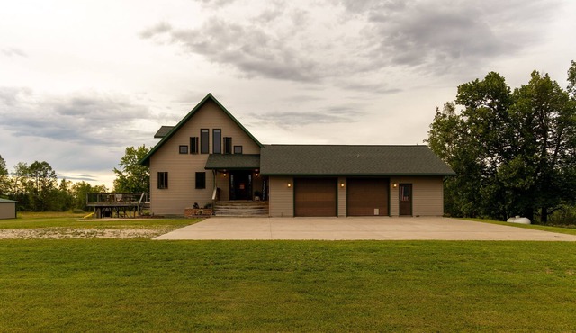 *NEW LISTING* Cozy Vacation Home with Fireplace