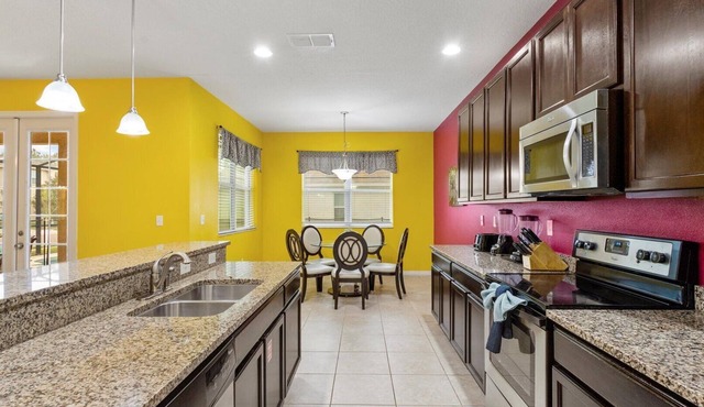 New Listing! Crystal Cove Resort, 6mi to Disney & 11mi to Universal - 71