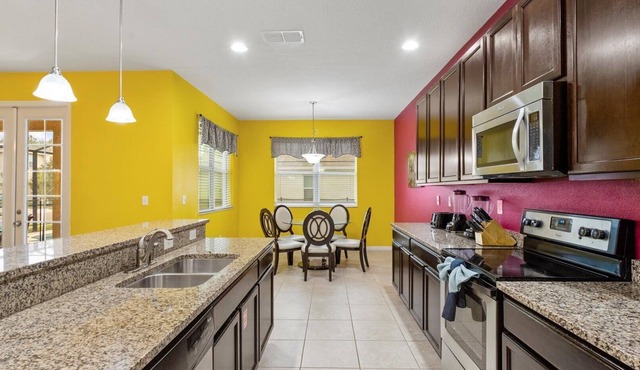 New Listing! Crystal Cove Resort, 6mi to Disney & 11mi to Universal - 71