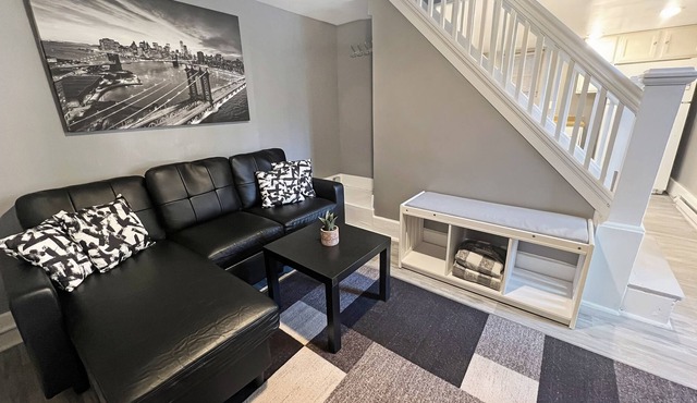 *New Listing*Cute 1BR/Private Balcony/Free Parking