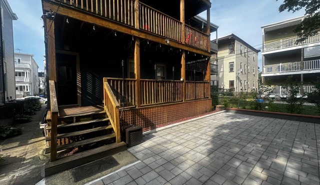 New Listing Deal! Bright Boston Apartment.