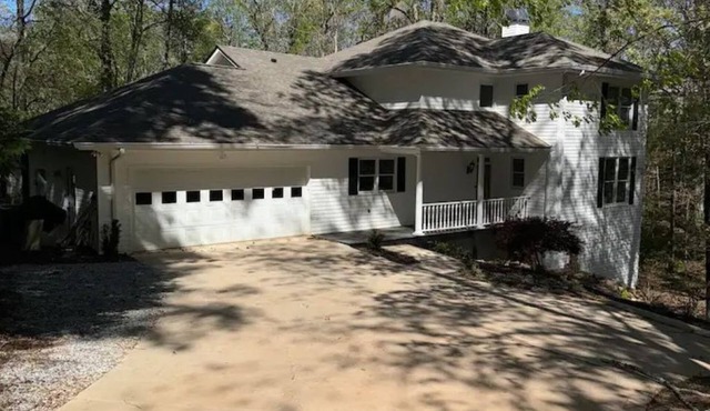 New Listing Discount! Luxurious Lake House With Dock