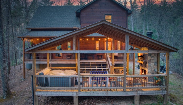 New Listing Discount! Modern. Arcade Games. Ping Pong.Jacuzzi. Fire.King Beds