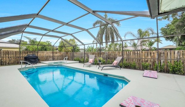 New Listing Discount! Pink Flamingo - Heated Pool/Spa, 5 miles to Vanderbilt Beach!