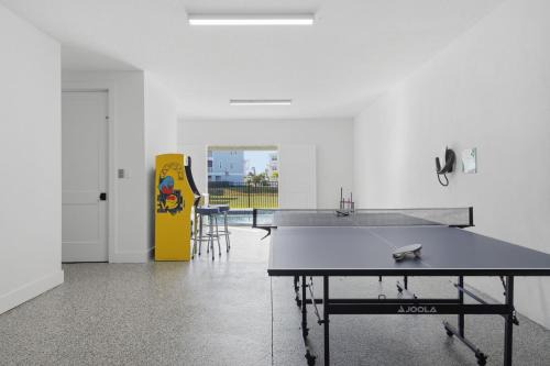 New Listing Discounts! Canal Home-Heated Pool, Game Room, Tesla Charger, & More