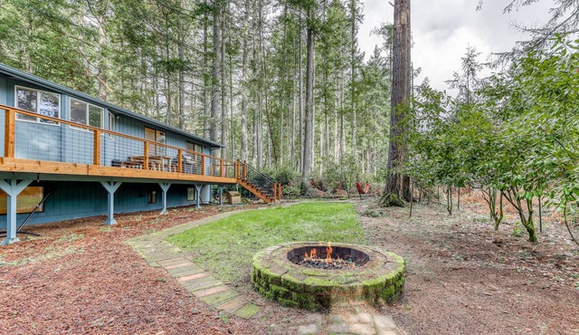 New listing! Dog-friendly family home w/ free WiFi/ fire pit/ golf course front!