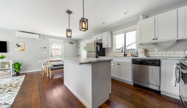 NEW LISTING! Edmonds Escape | Modern Home & Appliances by RedAwning