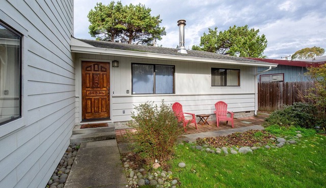 🌲☮️New Listing! Enjoy Arcata as the locals do, pet friendly, cozy & comfortable!