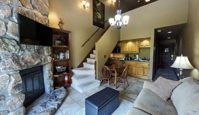 New Listing! Epic Mountain Views! 2 Miles North of Purgatory! Heated Pool !