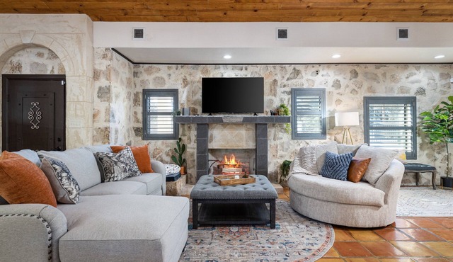 ❀New Listing❀ Evelyn Rose House ❀ Mins to The Rim/LaCantera/Six Flags/Helotes
