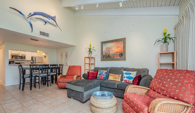 NEW LISTING - Fisherman`s Paradise