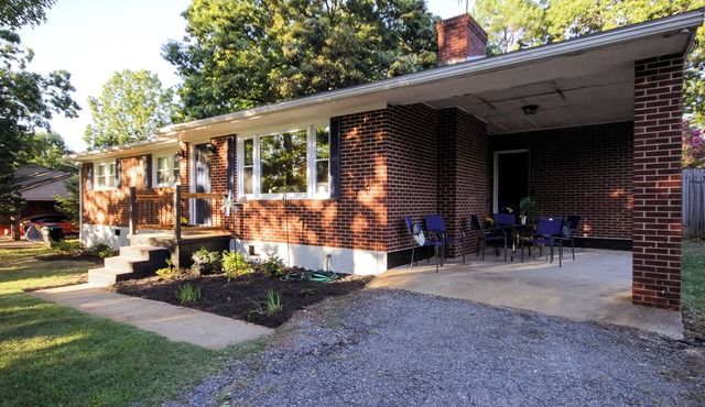 New Listing, Fresh 3-bedroom 2bath mid-term rental