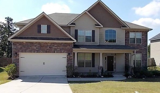 New Listing! Fully furnished! Available for Master's!