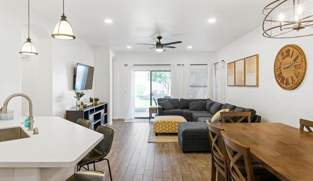 New Listing! Game Room, Putting Green, Minutes to Bell Bank Park