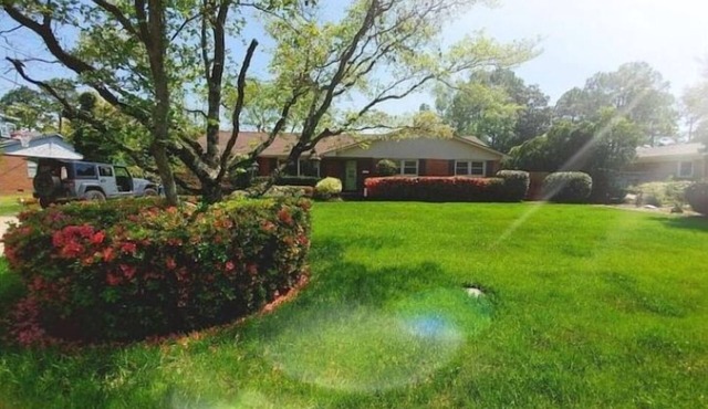 NEW LISTING- GARDEN OASIS w/Fresh Garden access + CENTRALLY LOCATED