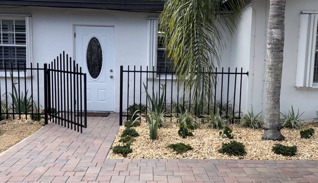 New Listing! Hidden Cottages in The Redlands