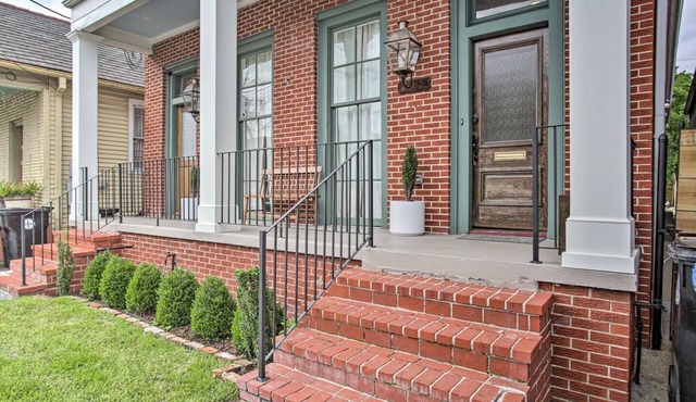 New Listing! Impeccable 2 Bed with outdoor space!