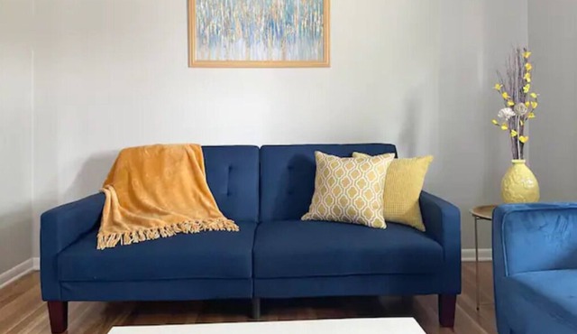 New listing in Downtown Greenwood, Sleeps 10!