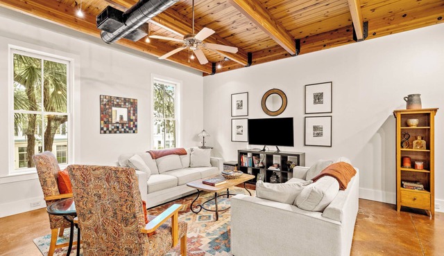NEW LISTING in the Heart of Sought-After Habersham, Sleeps 5