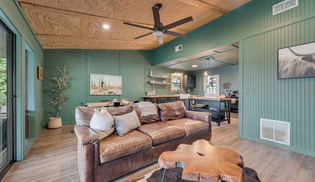 NEW listing Lake retreat. Sunset views, Turf, Fire Pit, & Cedar Party Pavilion.