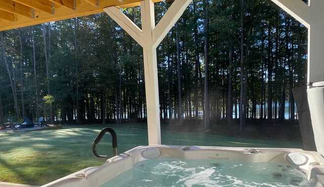 NEW LISTING ! Lake Hartwell/Waterfront Hot tub Fire Pit Pool Table