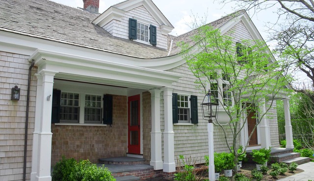 NEW LISTING - LUXURY - DOWNTOWN EDGARTOWN - WALK TO HARBOR - CLOSE TO BEACH