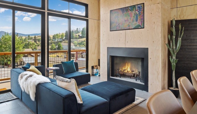 New Listing! Luxury Uptown Loft Apartment/Panoramic Views/Downtown Creede