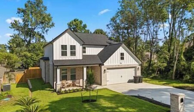 New Listing* Modern Lake Conroe Oasis Pool Access, Near Golf, New Listing Modern Lake Conroe Oasis
