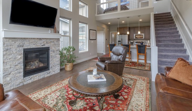 NEW LISTING! Modern Townhome - Walking distance to downtown WP and Fraser river!