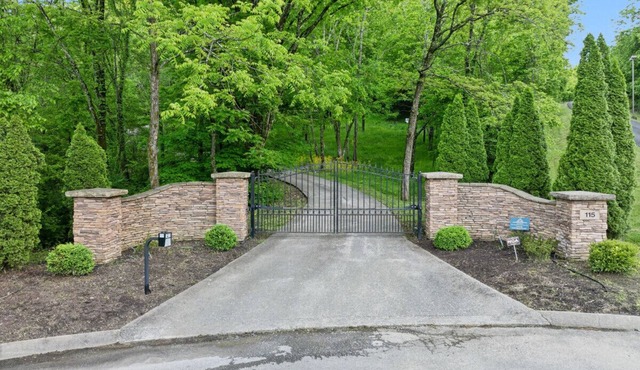 New Listing - Mountain Hideaway North Nashville