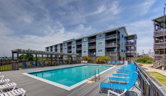 New Listing-Open weeks in prime summer time! Cozy condo, ocean views & pool.