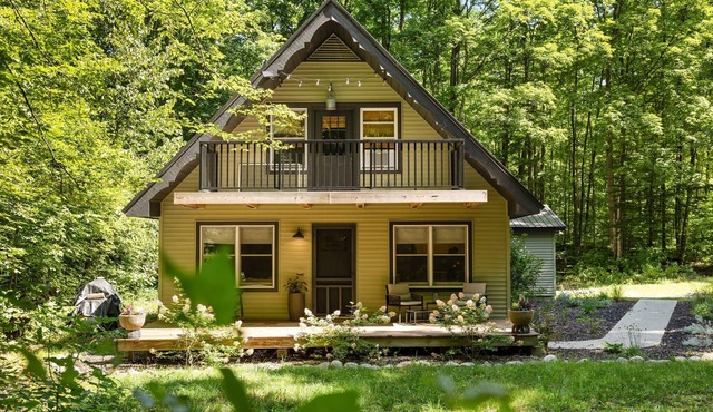 New Listing: Perfect for Fall Colors!