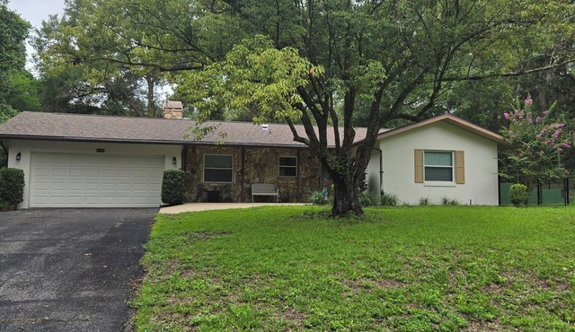 New listing Pet friendly remodeled home offering private Rainbow River access