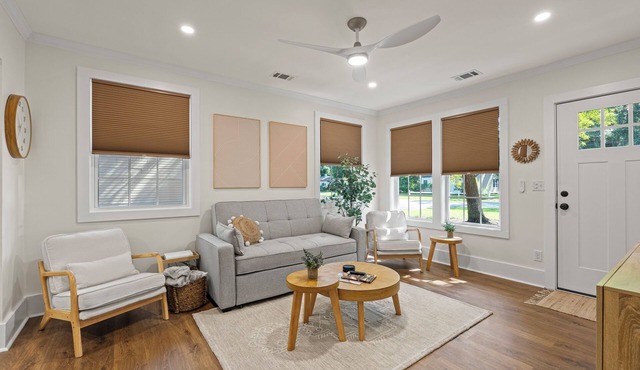 New Listing! Pinky's Palace - Cozy Bungalow minutes from Parris Island