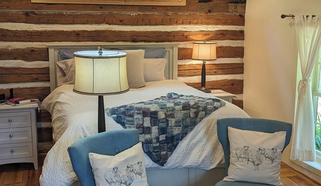 New Listing, Premier Host, Historic Cabin newly remodeled, private, quiet, CLEAN