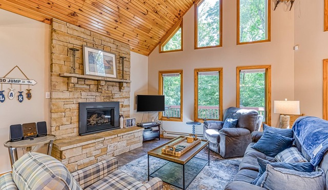 New listing! Quiet Home w/ Hot Tub, Fireplace, Ping-Pong, Foosball, & Free WiFi!