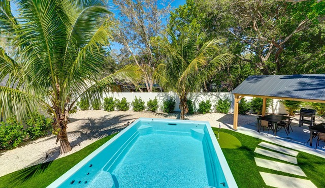 New listing! Relaxing oasis. Fully furnished!