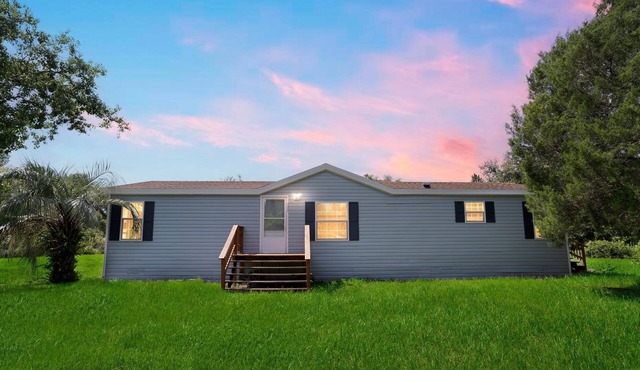NEW LISTING! Relaxing 4BR Hideaway in Groveland by RedAwning