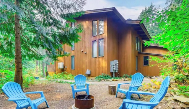 New Listing! Resort Lake Condo | Prime Location | Fire Pit