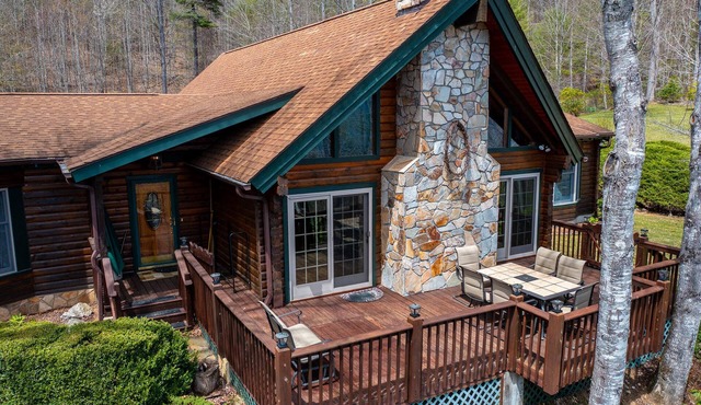 *NEW LISTING* River Front Cabin Near Linville Falls/Winery Sleeps 16